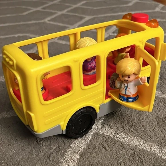 Fisher Price Little People School Bus and Firetruck with 6 figures - Picture 11 of 12
